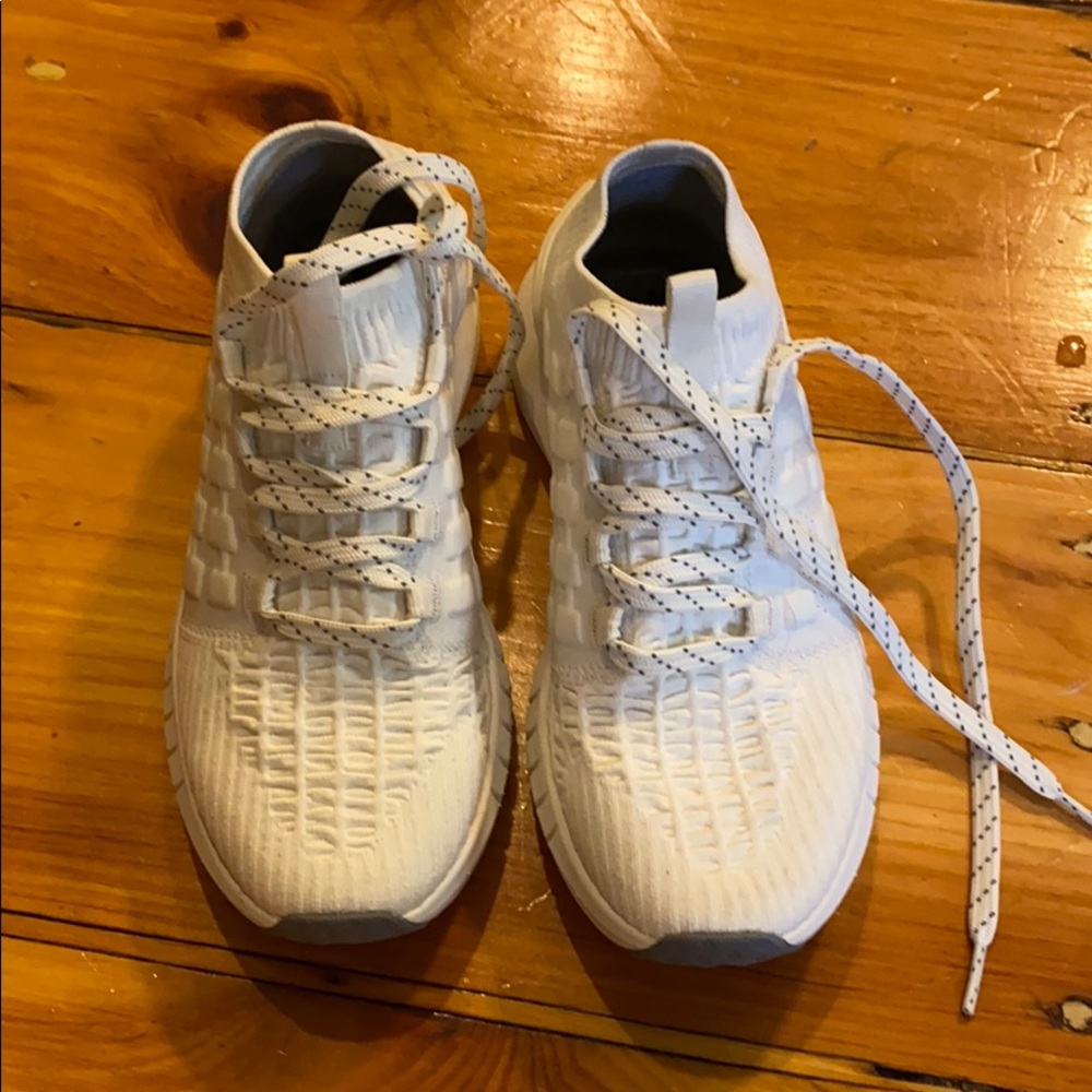 NEWWhite under armor HOVR sneakers